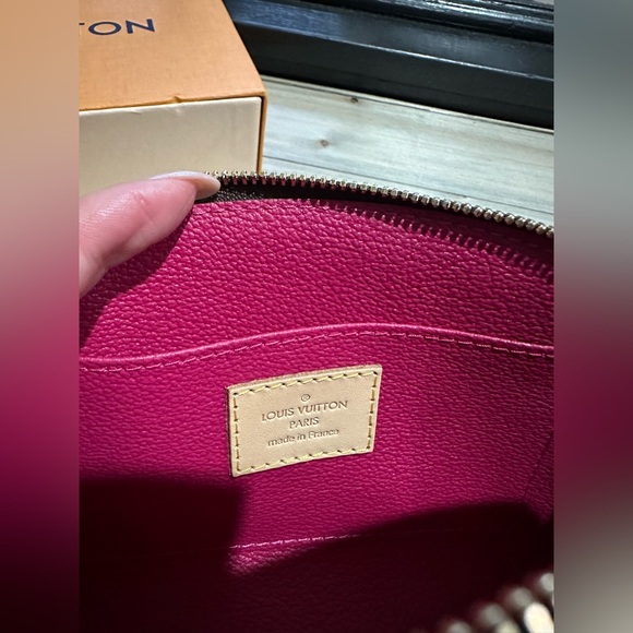 Louis Vuitton cosmetic case - Picture 4 of 8